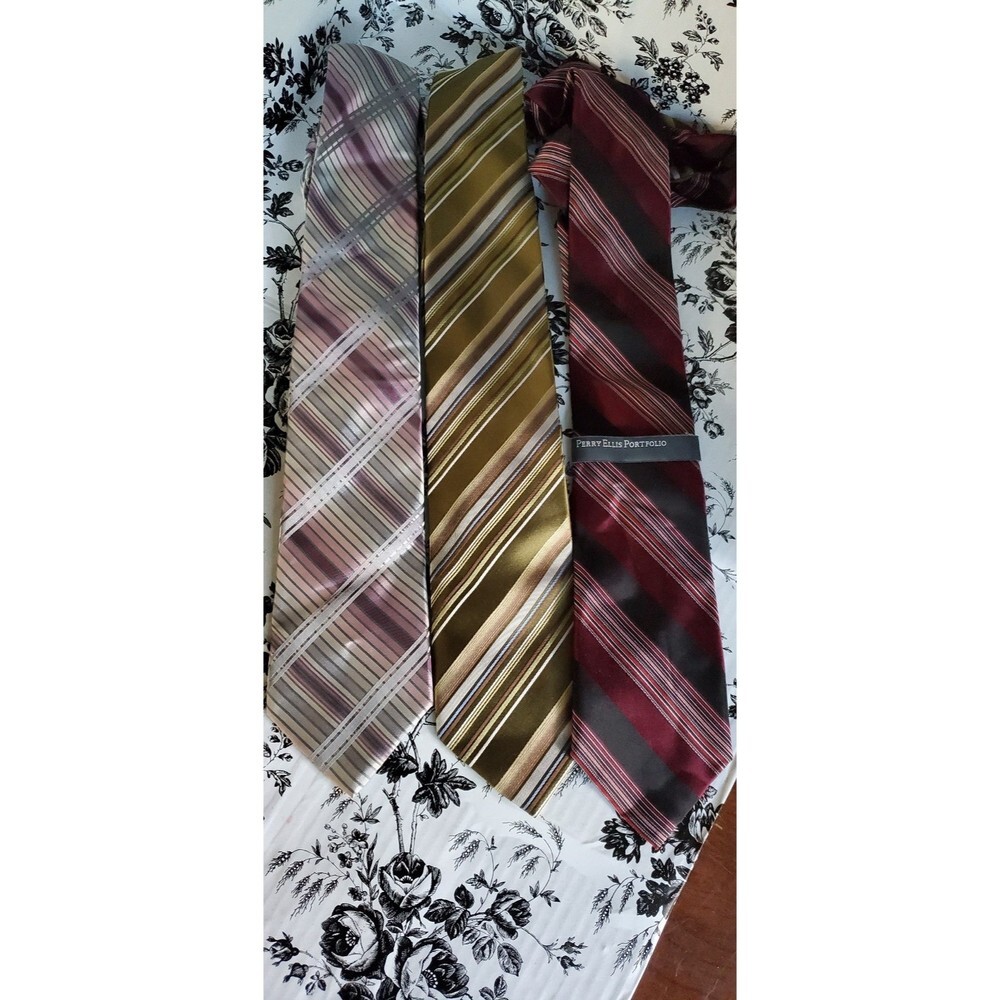 Assorted ties - Picture 3 of 4